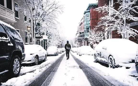 南方下雪后，为啥没几个敢开车？车友：北方司机去一次就懂了