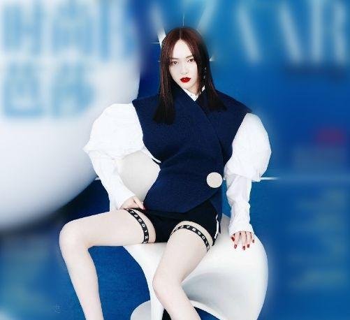 唐嫣秀86斤短裤撑不起，瘦成“筷子腿”，潘晓婷的身材了解下！