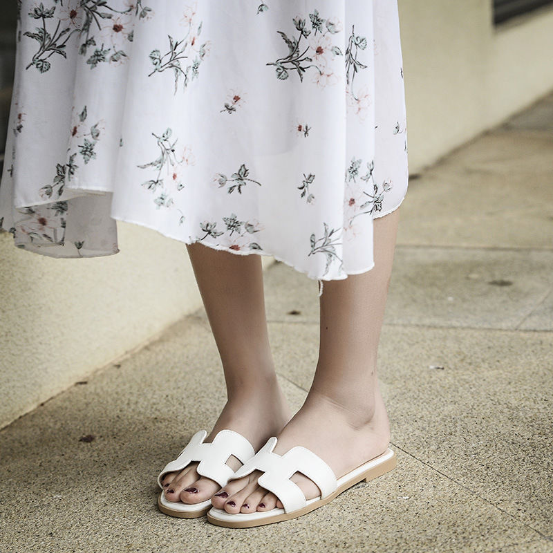 原来越多的女人都不穿高跟鞋了，今夏流行“原宿风”，清新显气质