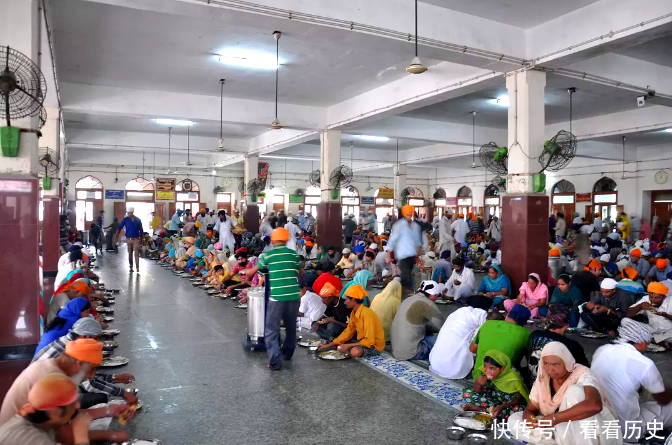 这座耗费1500斤黄金建的庙,每天用几十吨食材,免费供应游客吃喝