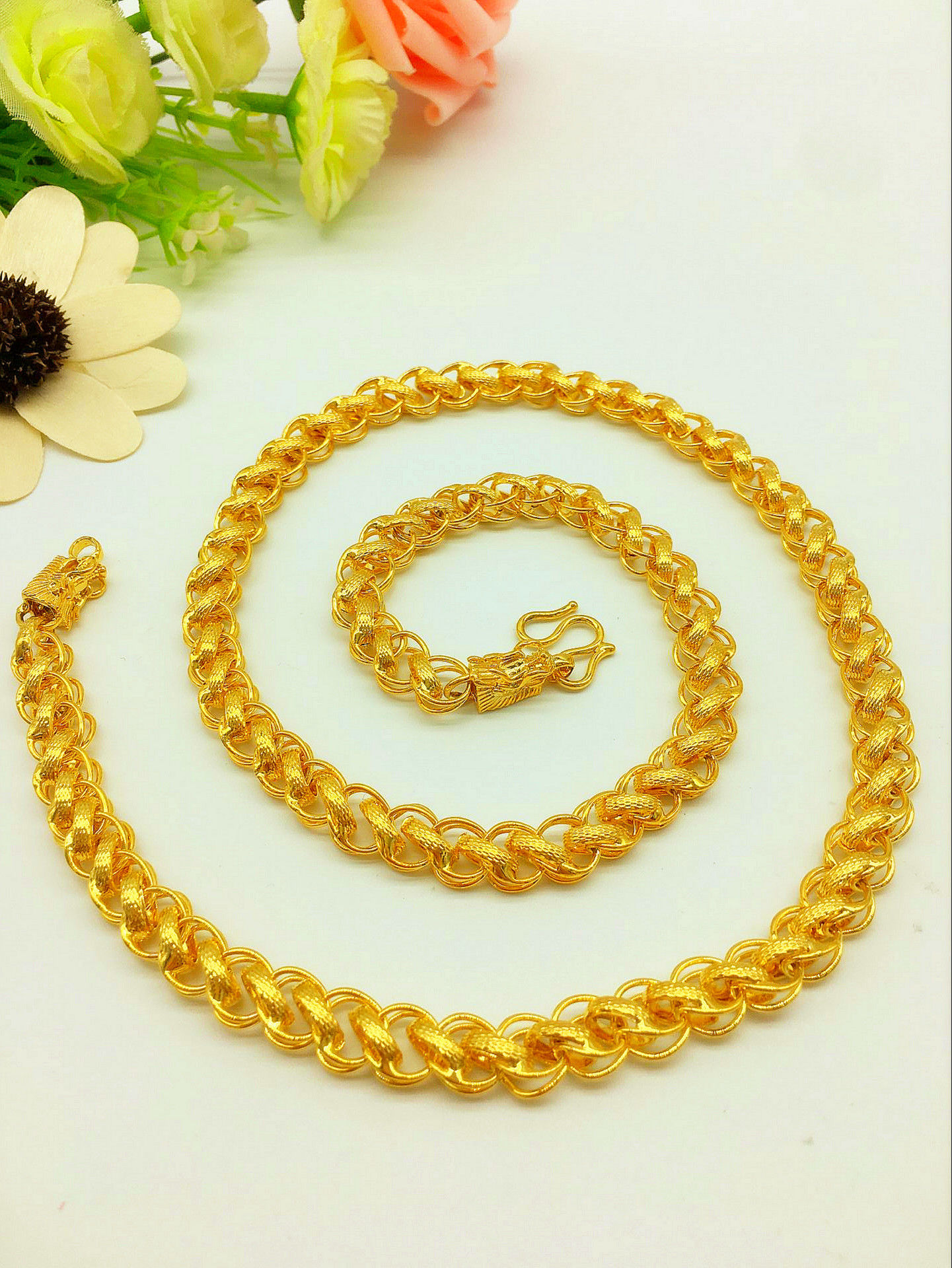 戴“金项链”的真的是有钱人吗?原来都是沙金，在越南很受欢迎