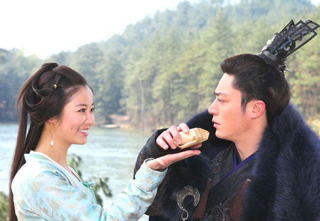 曾经一度传言他们结婚是女方逼婚,如今两个人七夕晒亲密照