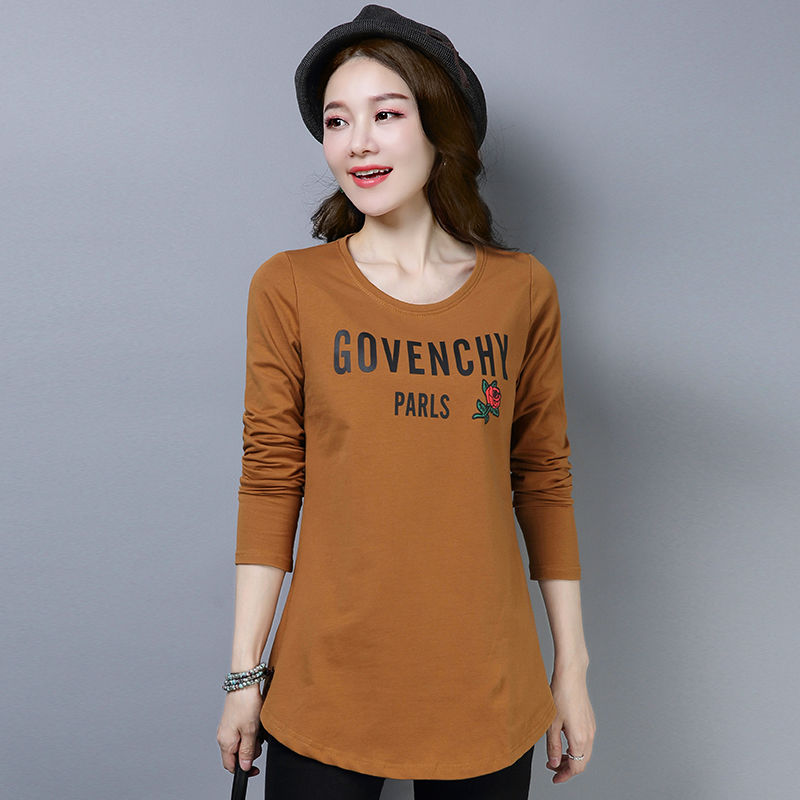 卫衣如今不兴了，秋天推荐这些“打底衫”+外套，真美值了