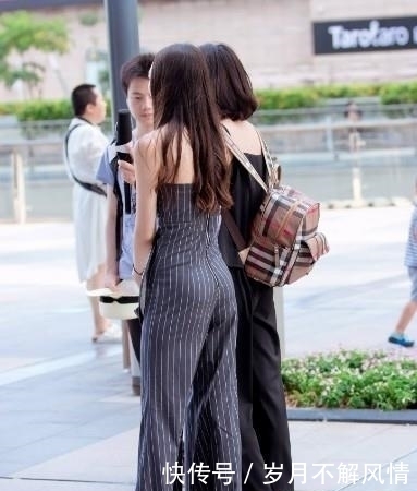裤子■街拍没办法,闺蜜不听劝,非买小一号的裤子