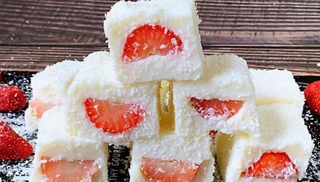  香甜：香甜滑嫩的草莓小方，看着就有食欲，大人小孩都很喜欢