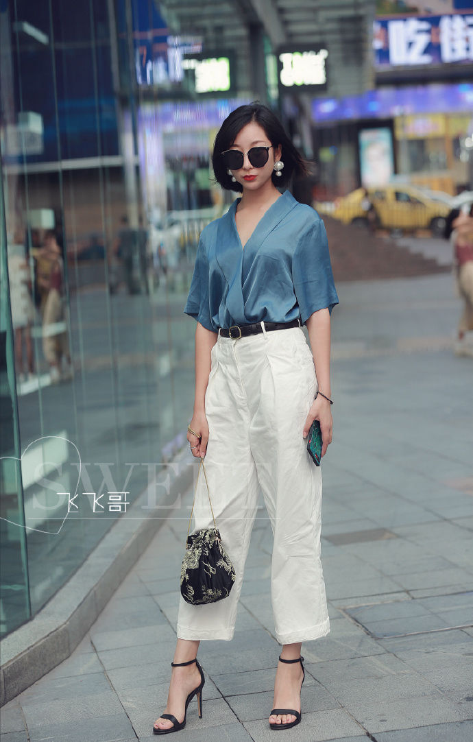 街拍北京:冷淡风格的穿搭参考，让你成为高傲的冰美人!