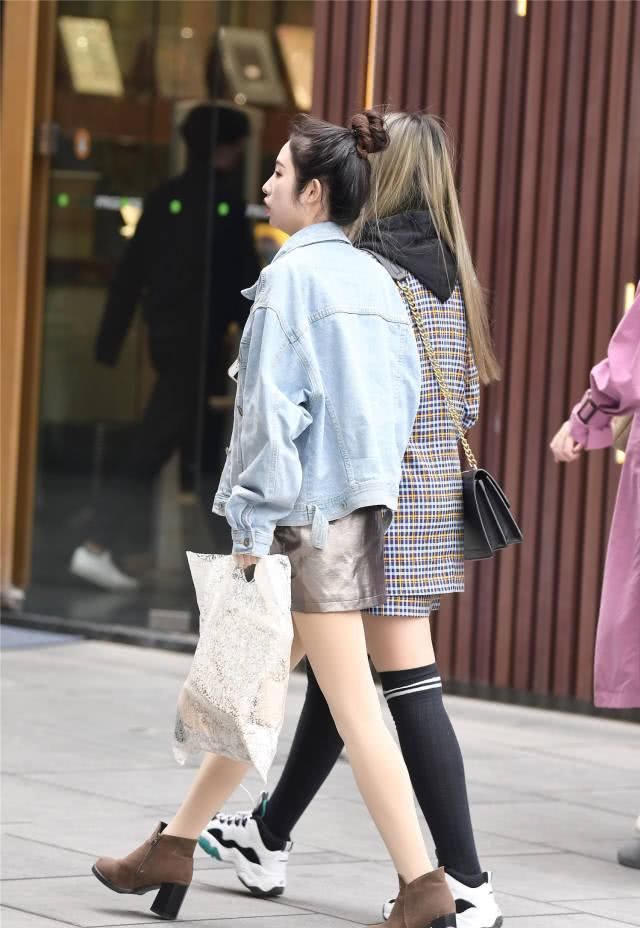 『位美女选择一』春天逛街,时尚姑娘选择一双好看的高跟鞋,粗跟还是细跟的好看