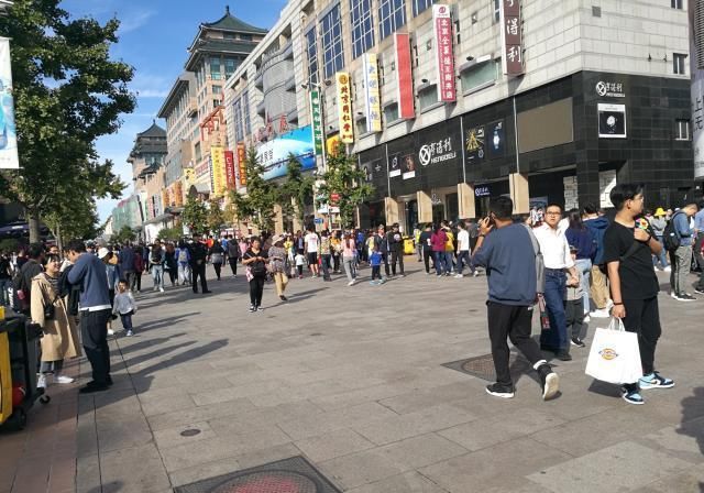 评析没有王府井小吃街的北京王府井大街:外地游客依然人山人海
