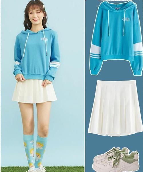 宽松:春季卫衣搭配短裙,甜美又减龄,日常或是逛街穿着青春少女感满满