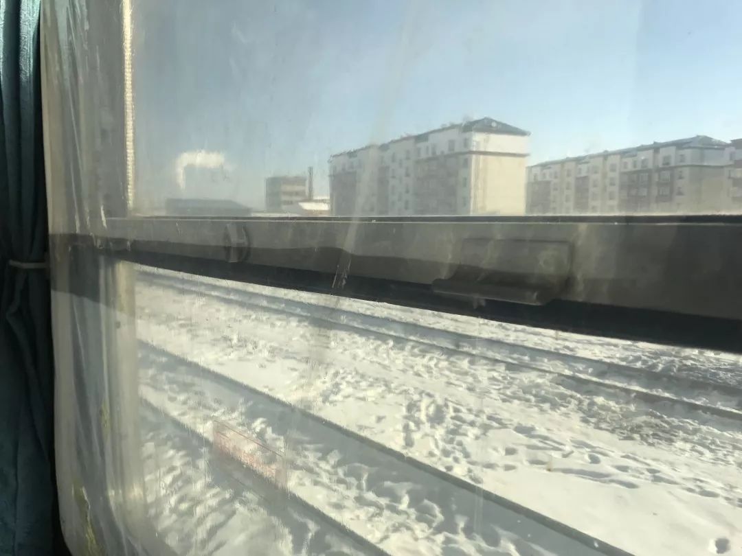 4182次普客:为一个人停车的冷极慢火车