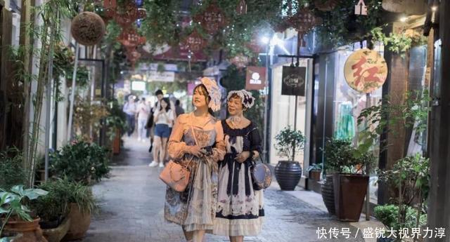 美好:洛丽塔的起源并没有那么美好,得知这些真相后,你还敢穿lo裙吗