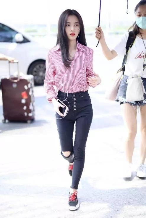 159的鞠婧祎太心机，下衣失踪穿出180腿长，网友:矮子也能成超模