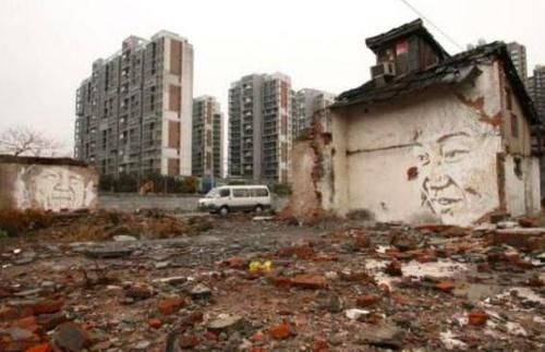  补偿款■房子没有房产证，却遇到拆迁，怎么才能拿到赔偿款呢？