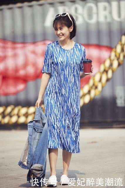 王子文为了显腿，短裤都短到链条这儿了，网友：是大长腿没错了！