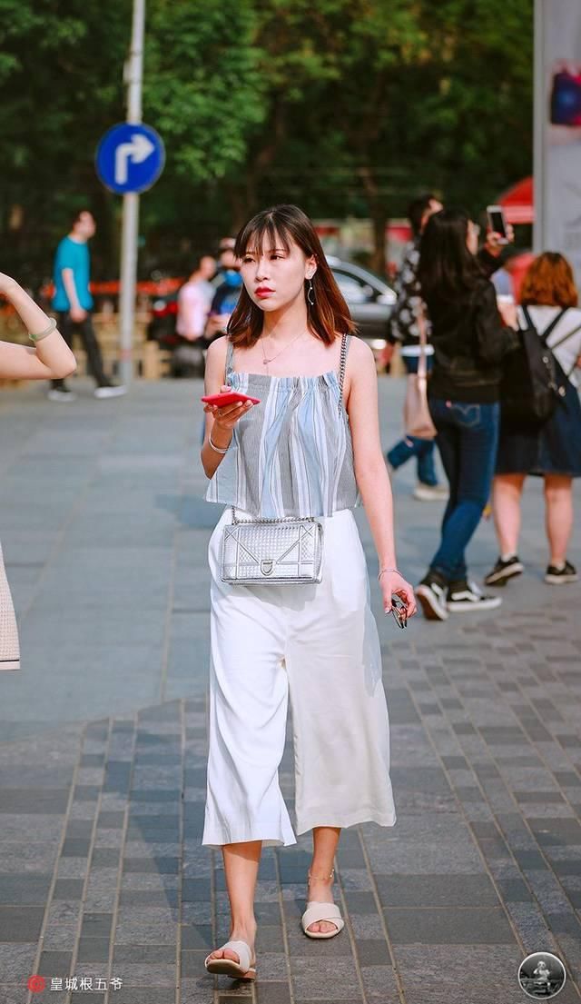 些新■街拍:追寻时尚一定不要临时抱佛脚,一定要从平时就开始积累起