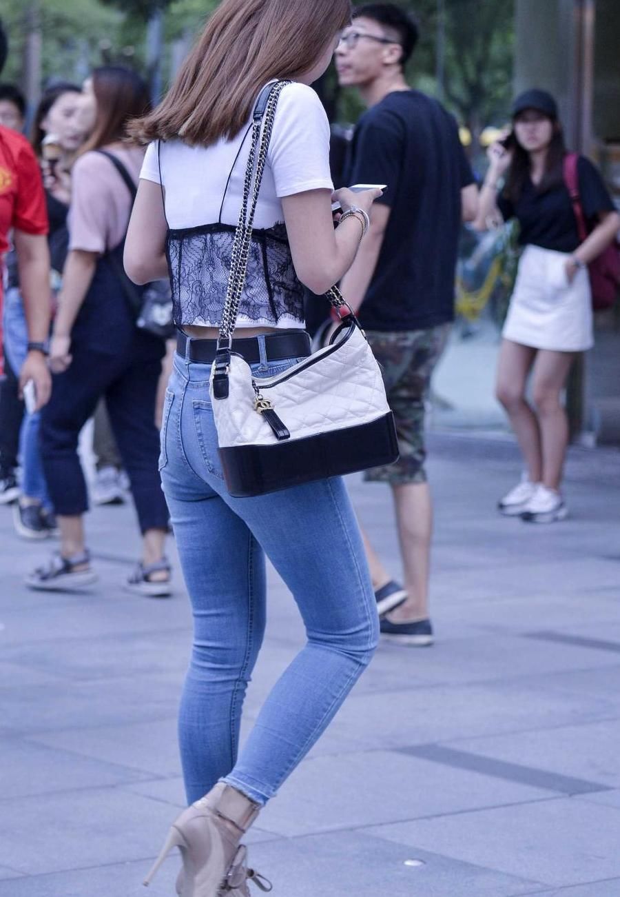 百搭牛仔裤女生的最爱, 炎热的夏季也舍不得替换