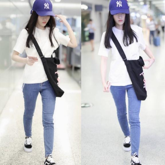 鞠婧祎机场终于穿长裤了, 简单白T牛仔裤, 78斤“秒变”88斤