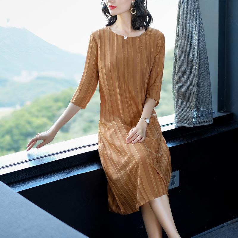 奔四奔五的妈妈秋装别乱买，尤其第2.4款，妈妈们穿显嫩又洋气