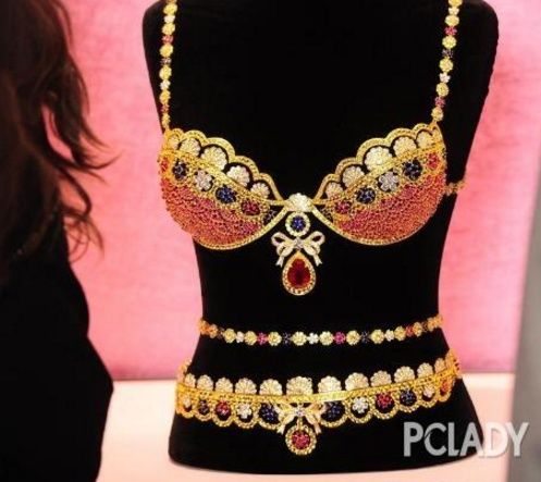 奢饰品见多了，没见过天价内衣，网友:一件顶几套房子啊!