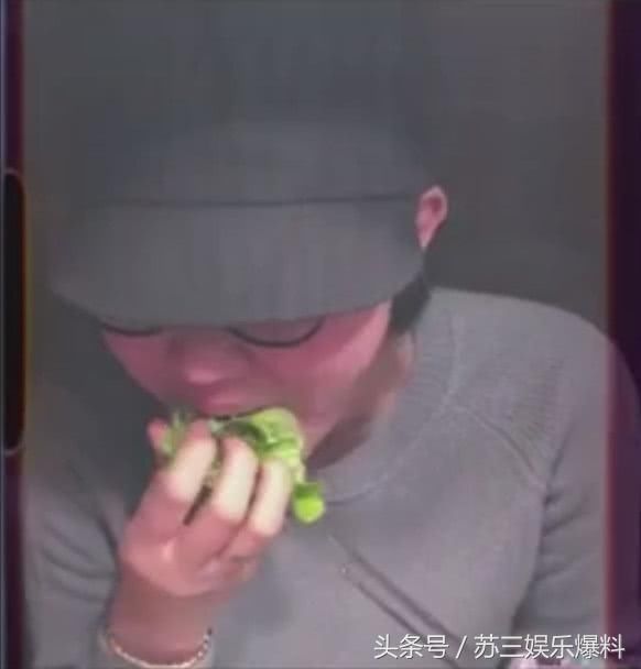 白百何懒理带小鲜肉回家传闻,晒魔性吃烤肉视频变表情包