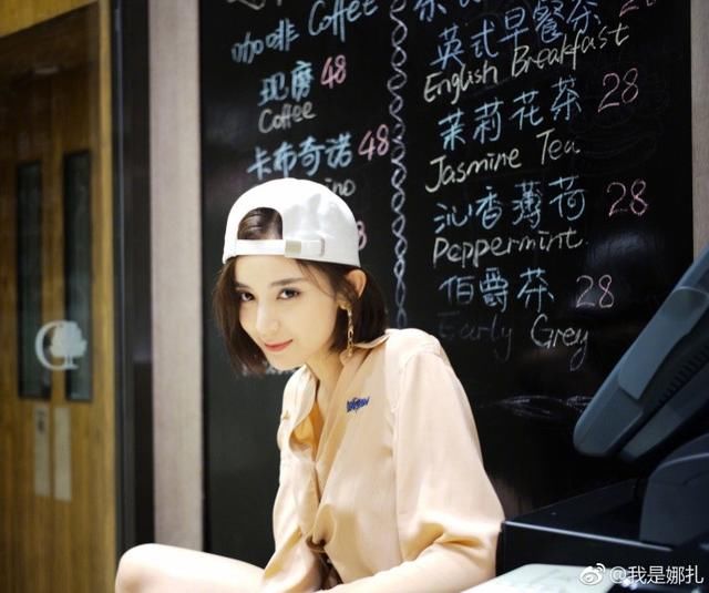 女星爱戴白帽子：赵丽颖太普通，baby真心美，最潮的还是热巴！