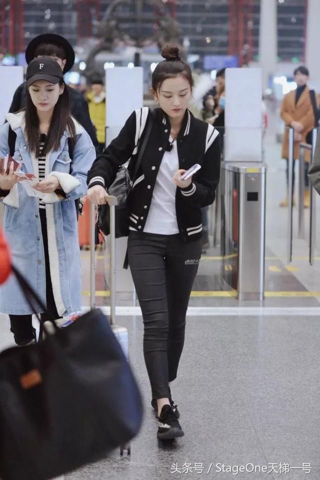 有机会和易烊千玺、刘昊然、吴磊、宋祖儿一起晒黑也不错啊~