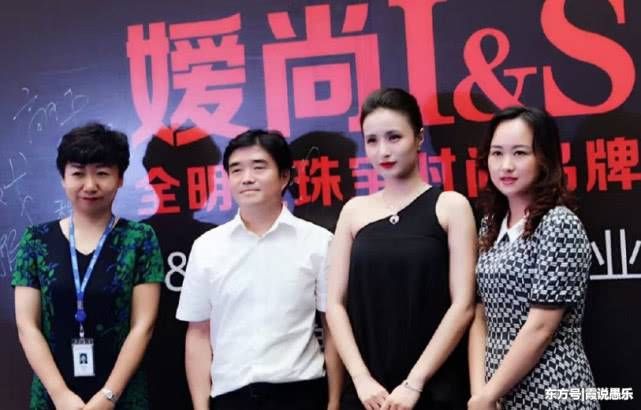 她演技一流，出演《甄嬛传》而走红，出道多年依旧是最干净的女星