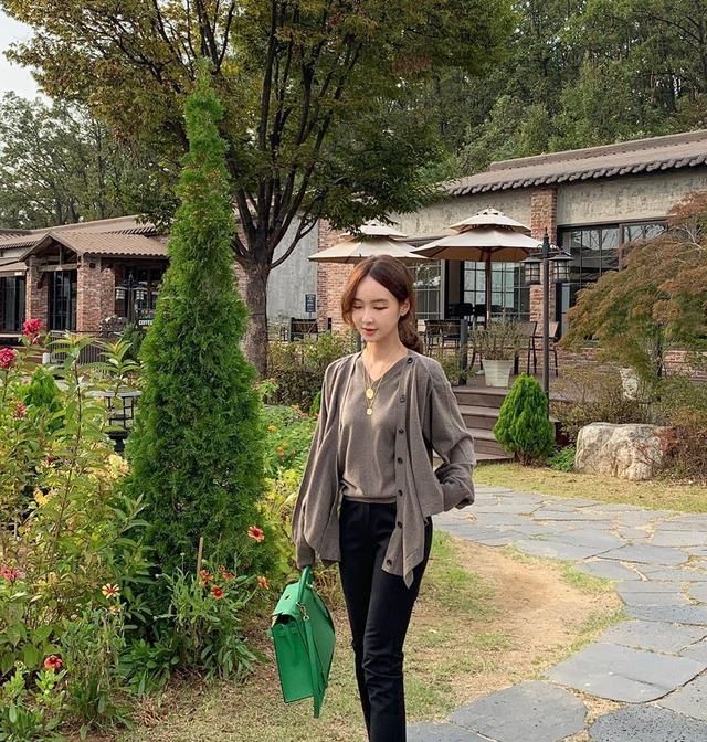  『气质』30岁熟女穿搭技巧,很有女人味,显白又减龄,每天都要美美哒
