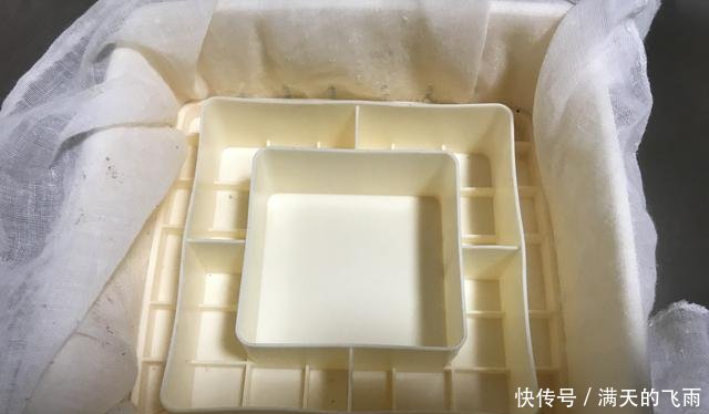  「做出来」想吃豆腐出不去，咋办那就用黄豆和白醋在家做一块豆腐来吃