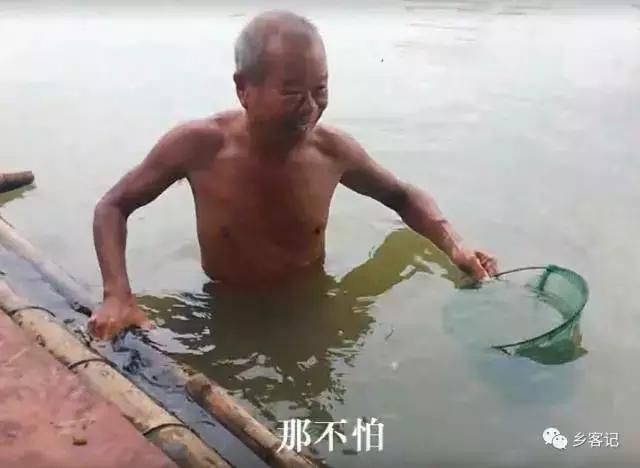 赶着大爷到江边摸螺，体验了一番渔民生活