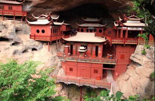 福建一千年悬空寺，仅靠一根柱子悬在半山处，全庙不费一砖一瓦！