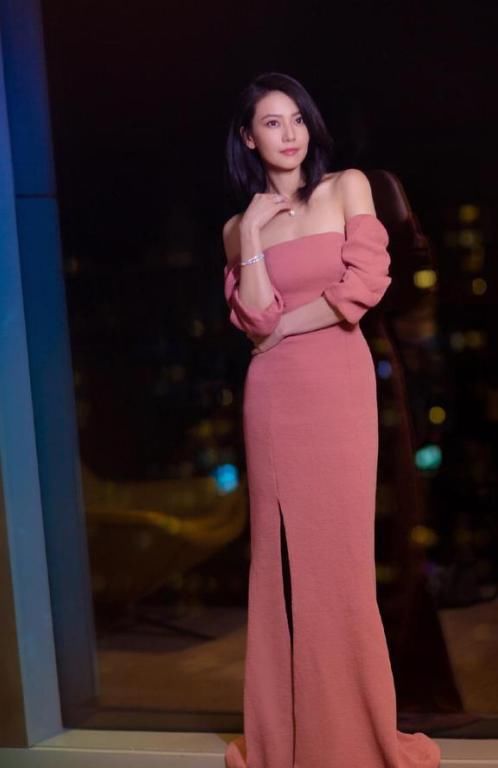 孙俪和大3岁高圆圆同框画面一度尴尬!网友:娘娘还是更适合古装