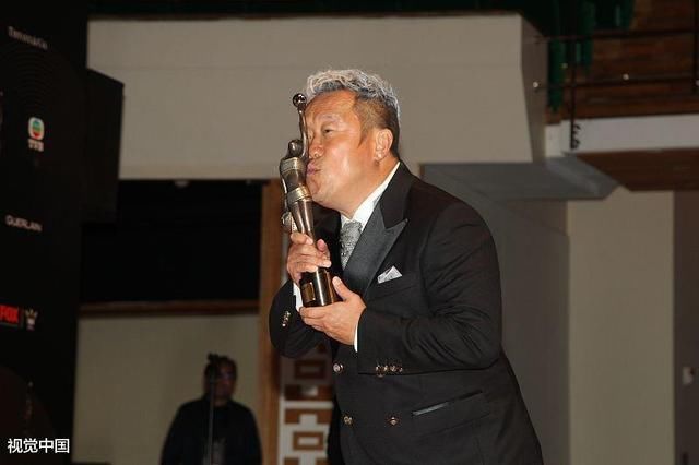 卓伟曝出成龙的百年内幕，如今已真相大白，网友：曾志伟跑不掉的