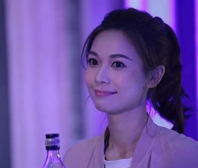 『宝宝』首晒孕照!前TVB人气花旦预祝宝宝满月:获众星大赞“最索靓妈”