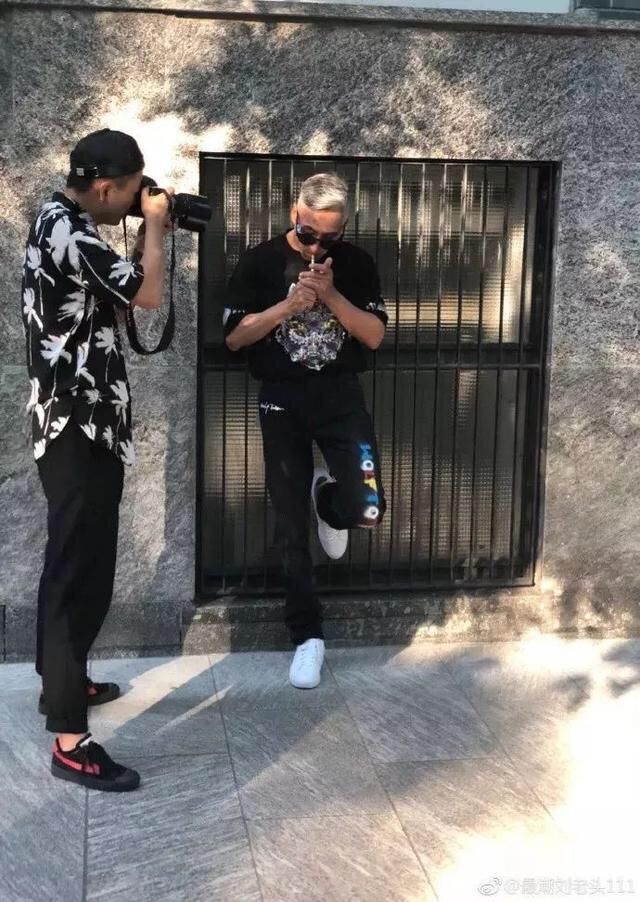 六旬中国大爷一夜爆红米兰时装秀,圈粉无数,秒杀网红小鲜肉