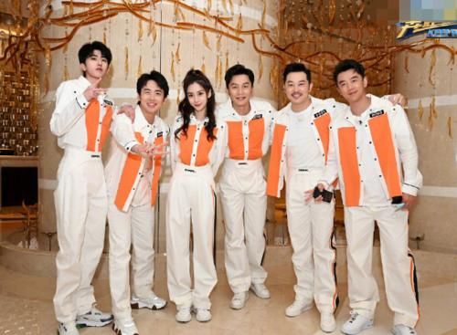  #c位人选#《跑男8》终于定档，看到海报c位嘉宾，这下大家都没意见了吧