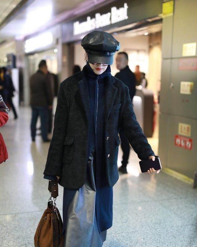  「正式场合」外套在精不在多，有这件“小西装”就够了