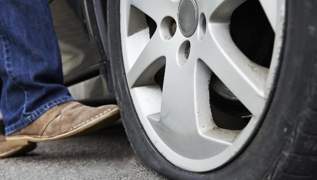  保命■有车的朋友注意了！高速路上爆胎，做到这3点方能保命