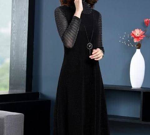 女人若是不差钱的话，初秋穿秋裙＋尖头鞋，洋气时髦显美嫩！