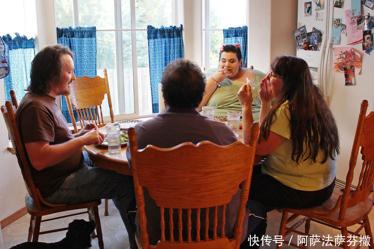 巨胖女子为了和丈夫更加亲昵，奋力去掉150公斤的肉成为女神