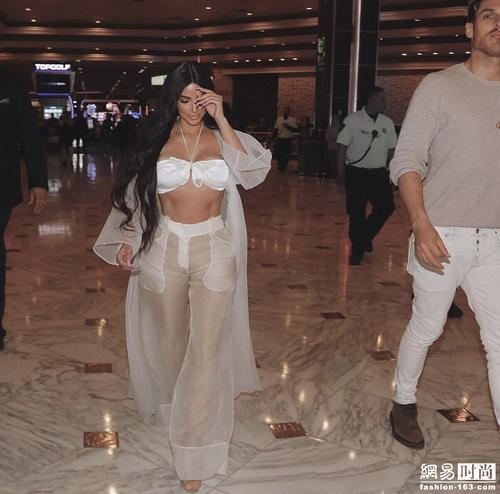 卡戴珊这么富 但她穿的衣服真的都不是啥值钱货