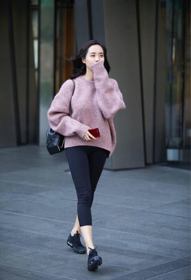 运动范儿王智都能穿的这么美，看似简单却一点都不平庸