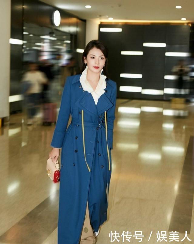 「刘涛」奔四女人尽量不要打底裤配大衣!学刘涛这样来穿,意外减龄又时髦