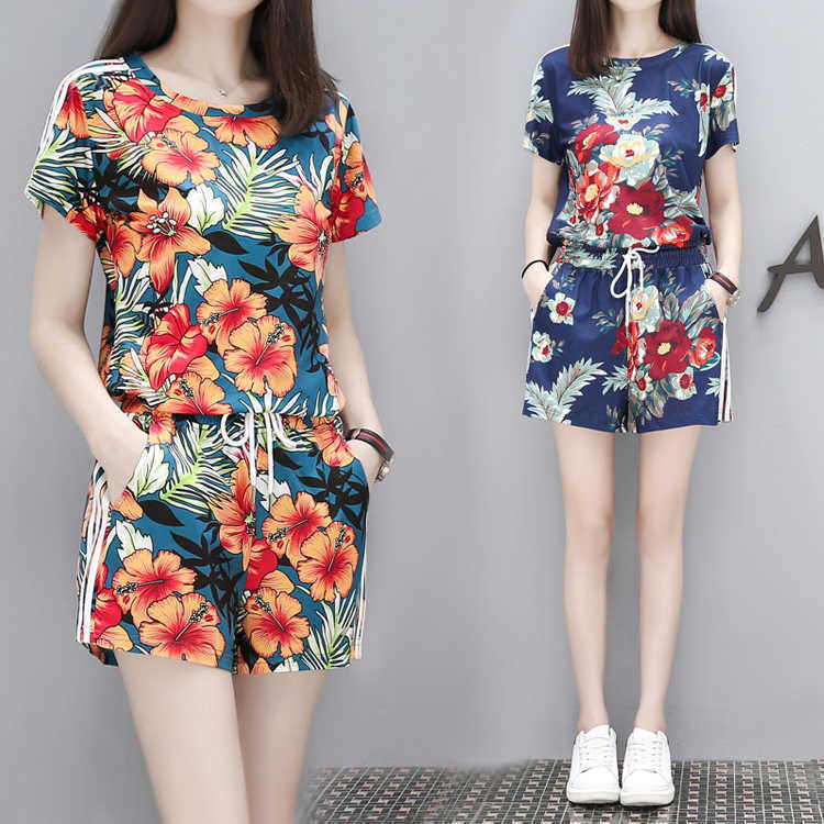 入秋早晚凉,别在穿连衣裙,多穿这样的气质套装,时髦有气场