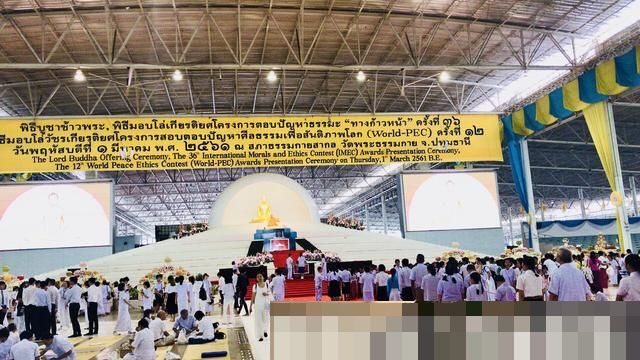 世界上最大道场，建于沼泽之上，供奉百万尊佛像