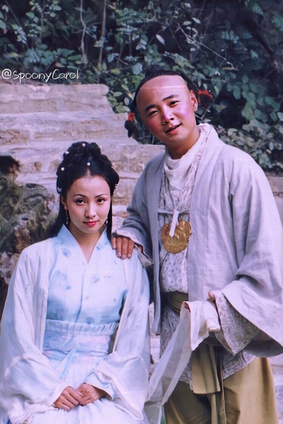  「徐峥」小陶虹晒徐峥视角, 母女俩搂肩背影超有爱, 12岁女儿身高赶超妈妈
