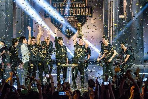 LOL:蛇队青训选手网恋系谣言，RNG人均谈恋爱，网友：一切看人！