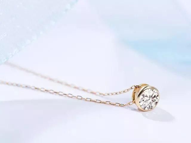 我摘下的星星变成了钻石，你戴上肯定特别美