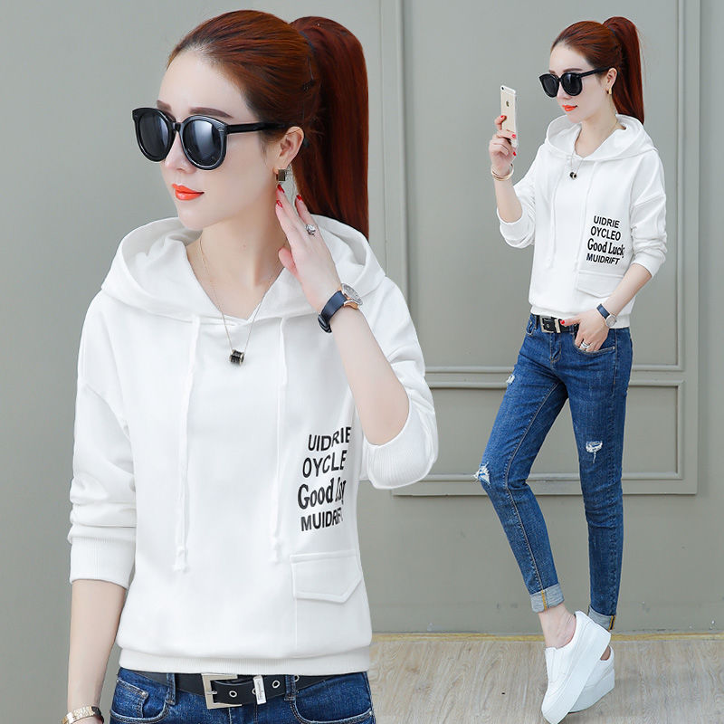 真没想到，今年流行的卫衣竟这么洋气，70后老婆穿上，减龄美炸