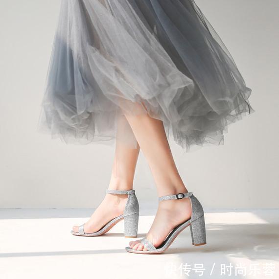 一字高跟凉鞋性感妩媚, 有效的拉长脚部线条, 甜美淑女风立显